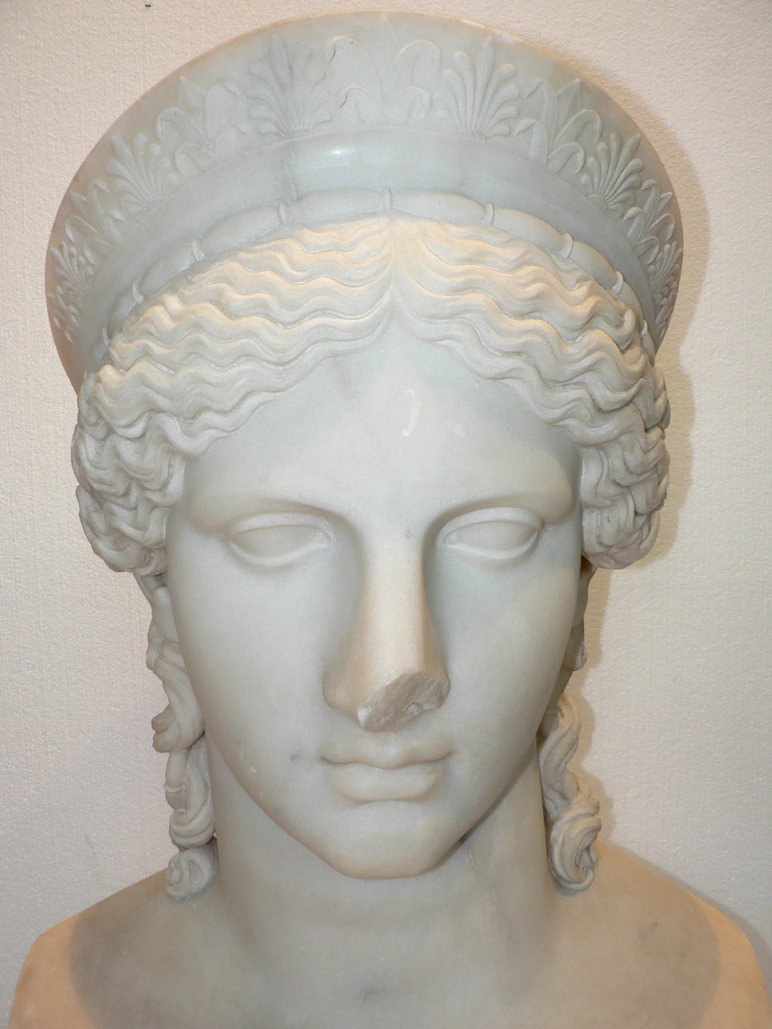 Marble bust Hera / detail