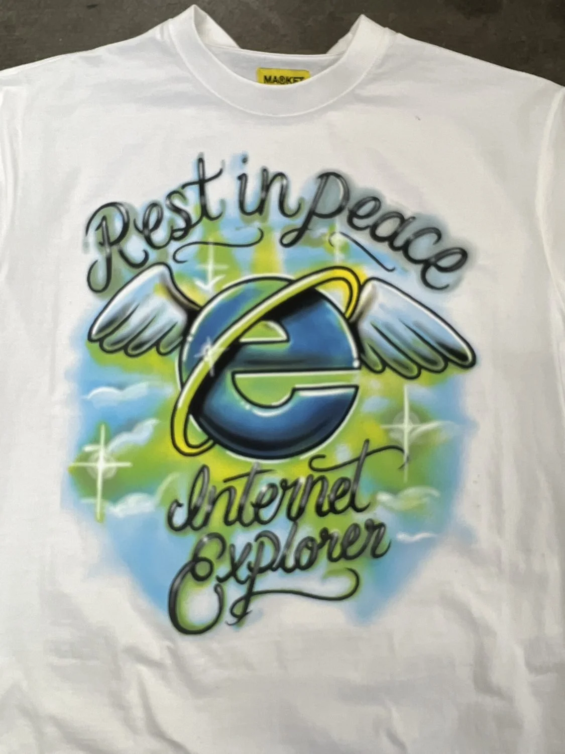 Airbrush technique used in screen printing