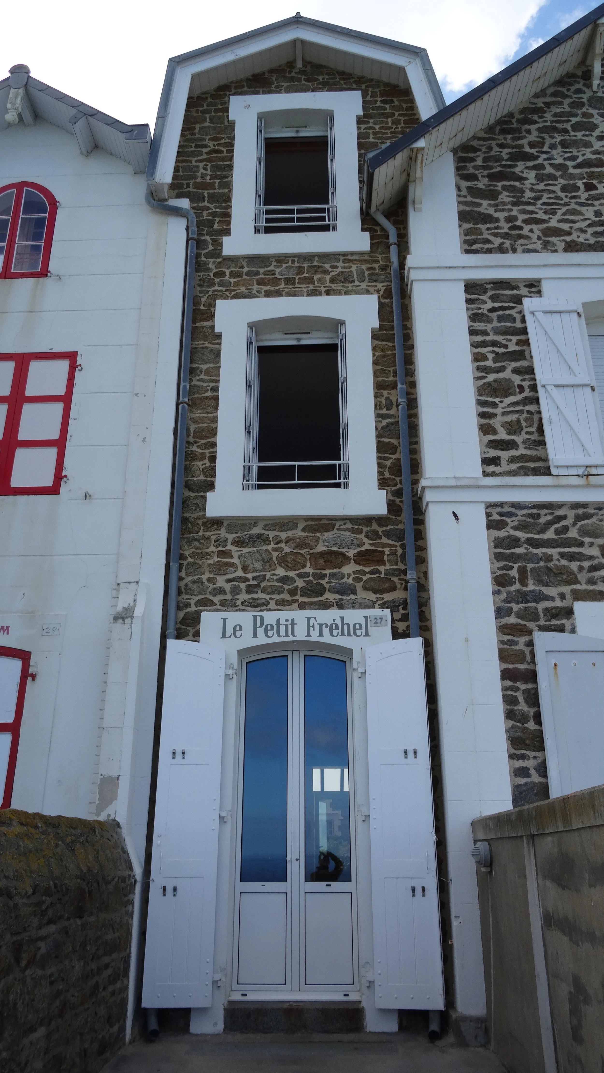 The architecture and techniques of building homes have varied a lot from the south to the north of France, but this home was just unique. 