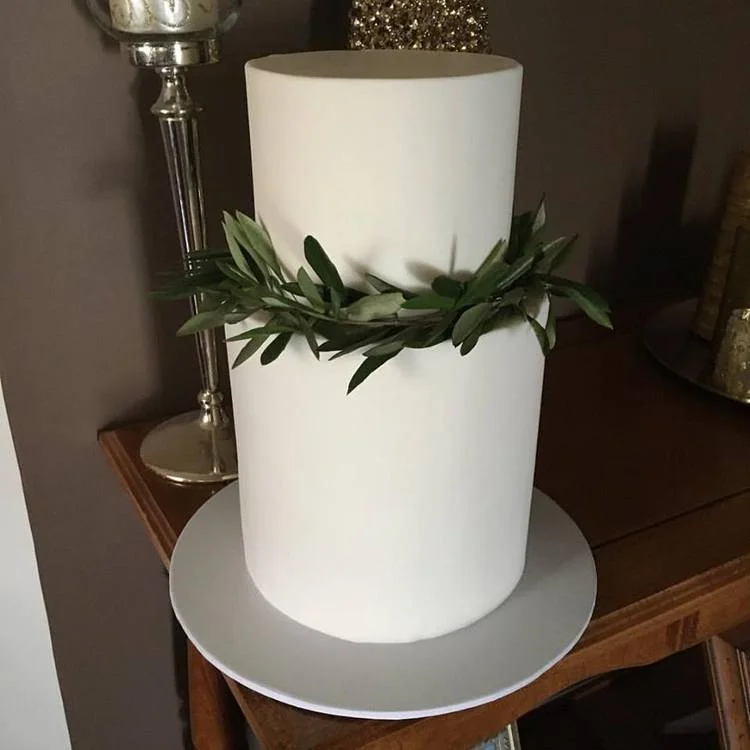 9" Extended Height & 7" Naked starts from: $370+GST Buttercream starts from: $400+GST Fondant starts from: $410+GST Tea & Coffee Serves: 150-160 Dessert Serves: 75-80