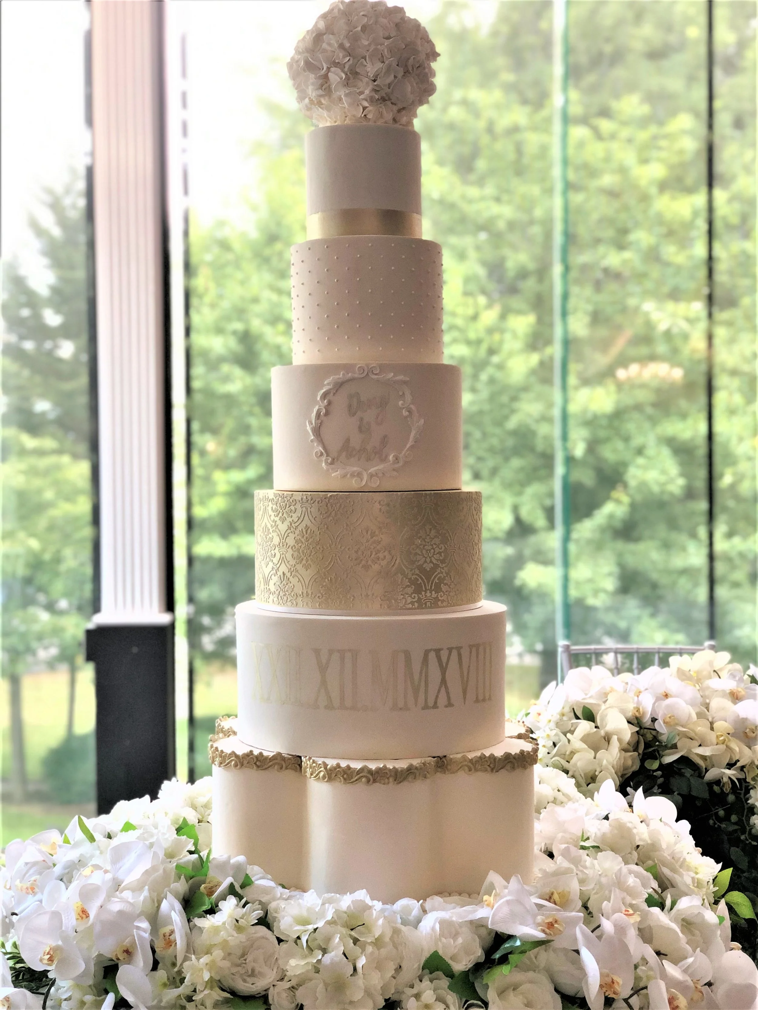 Champagne Gold and Ivory showstopper wedding cake