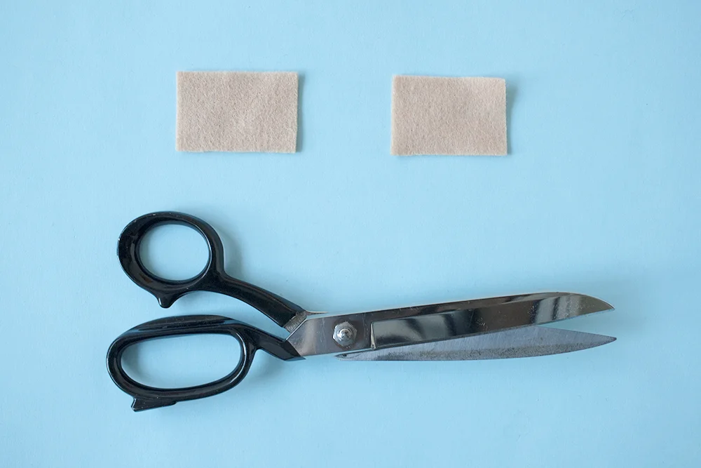 Step 10 NICE BISCUITS (make three) Cut two cream rectangles approximately 3 x 5cm in size.
