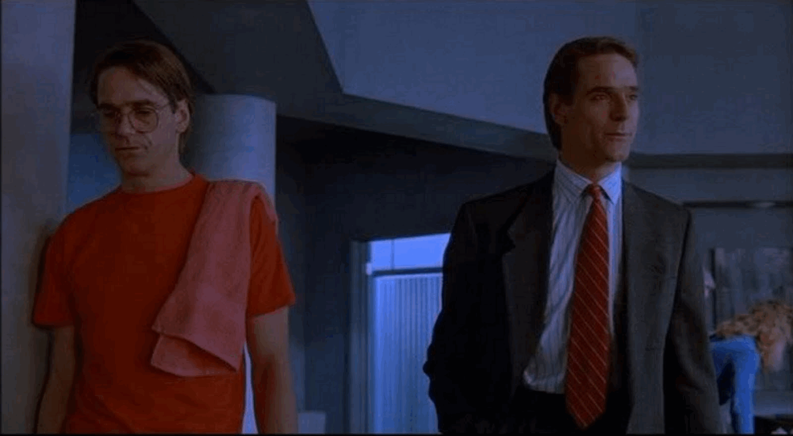 Jeremy Irons & Jeremy Irons as Beverly & Elliot Mantle in Dead Ringers .
