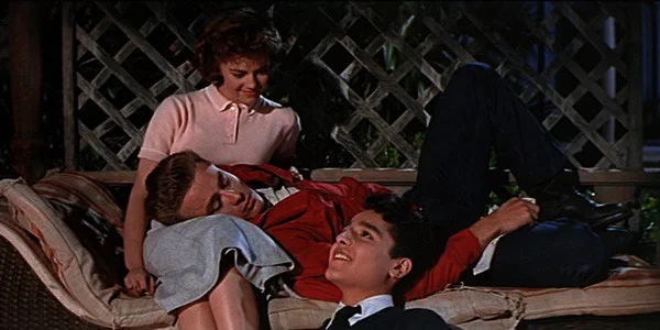 rebel-without-a-cause-1955-james-dean-sal-mineo-natalie-wood-house-scene-family-600x300.jpg