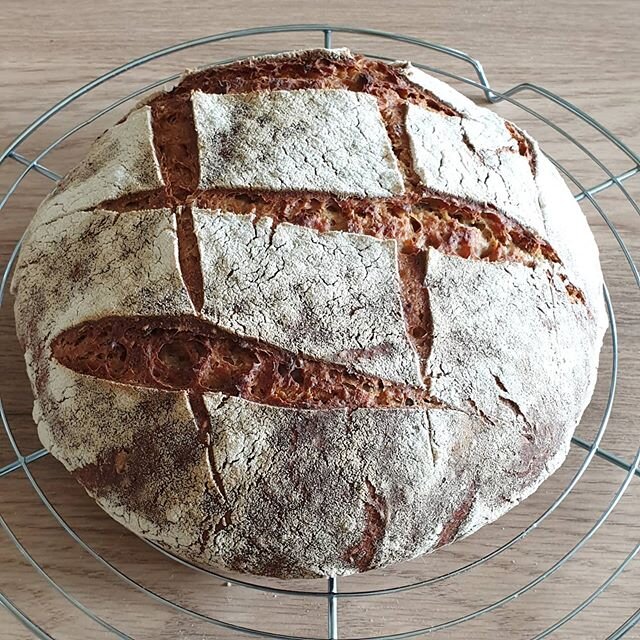 Happy May day..! Just had to share another sourdough bread picture 😁 this one was started yesterday late morning, after doing the last fold it was placed in a floured tea towel lined basket then in the fridge overnight.  I took it out this morning 2