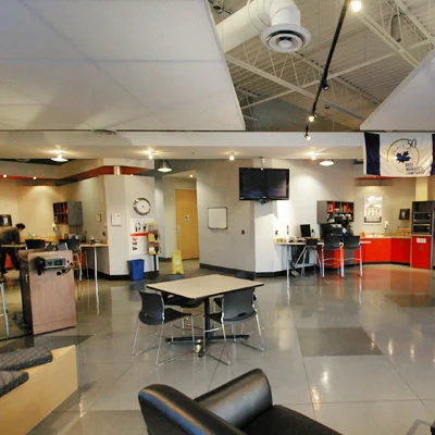 OPEN AREAS THAT INVITE YOU IN Introducing colour and varying ceiling heights changes an industrial space into a welcoming common area. Creating open functional areas encourages interaction and team building.