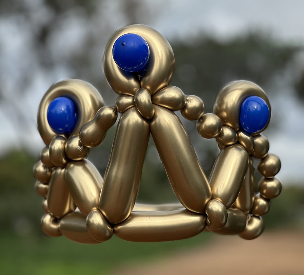 Balloon Twisting Sculpture - Golden Crown - Ruby Sojka - Redondo Beach