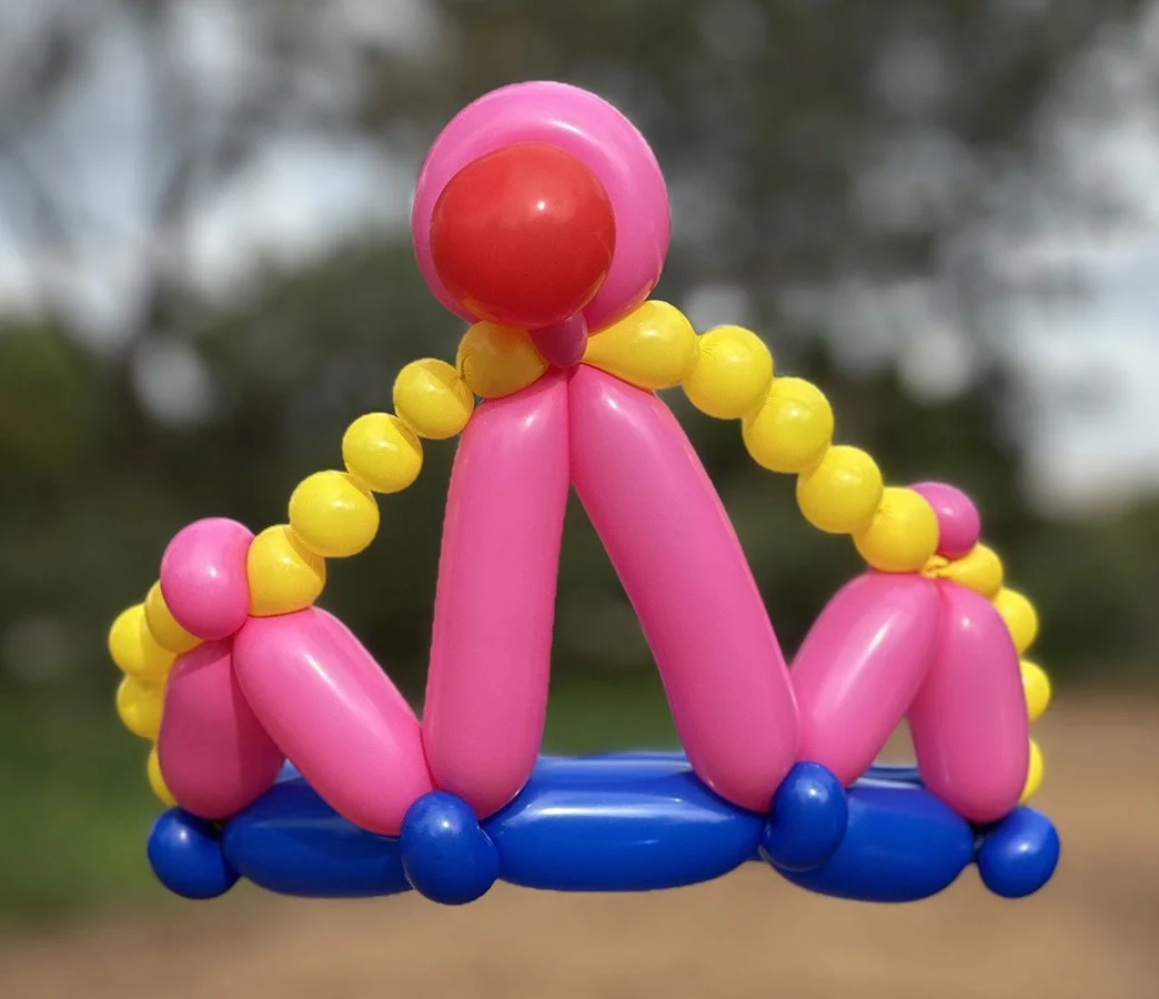 Balloon Twisting Sculpture - Cutie Crown - Ruby Sojka - Redondo Beach