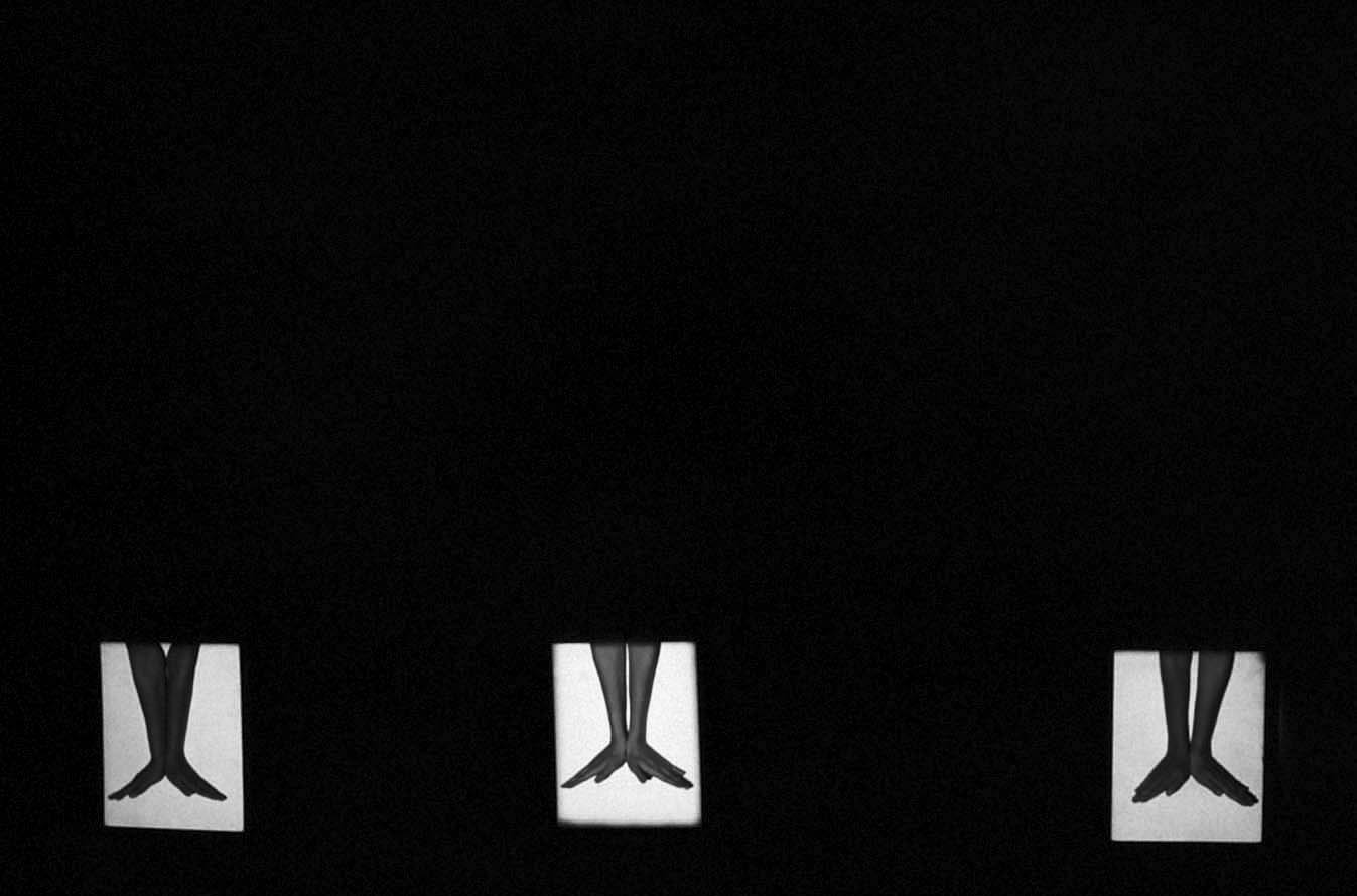Il Pudore Bene in Vista, 1991, seggiolini quadrati di luce.jpg