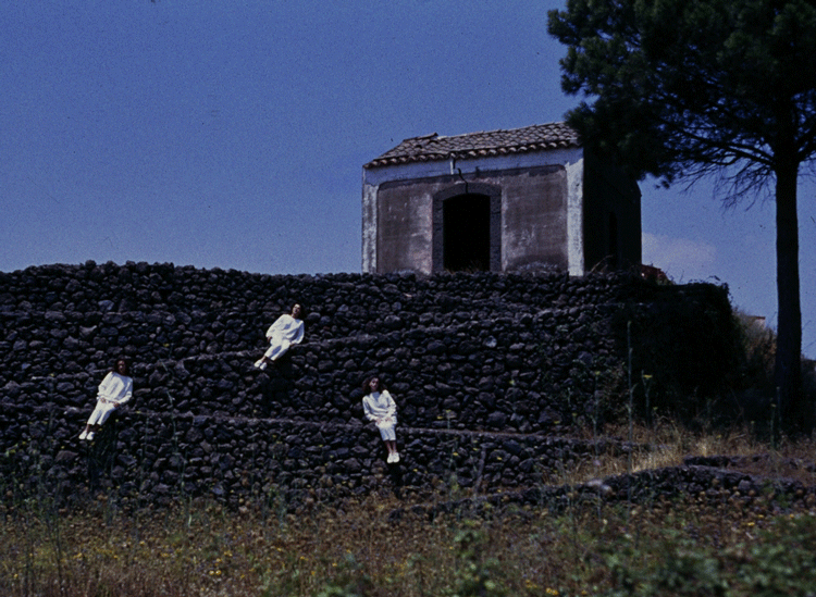 Il Pudore Bene in Vista , 1991: frame from the movie. In the picture: Ramona Mirabella, Giusi Gizzo, Maria Giovanna Palazzo 