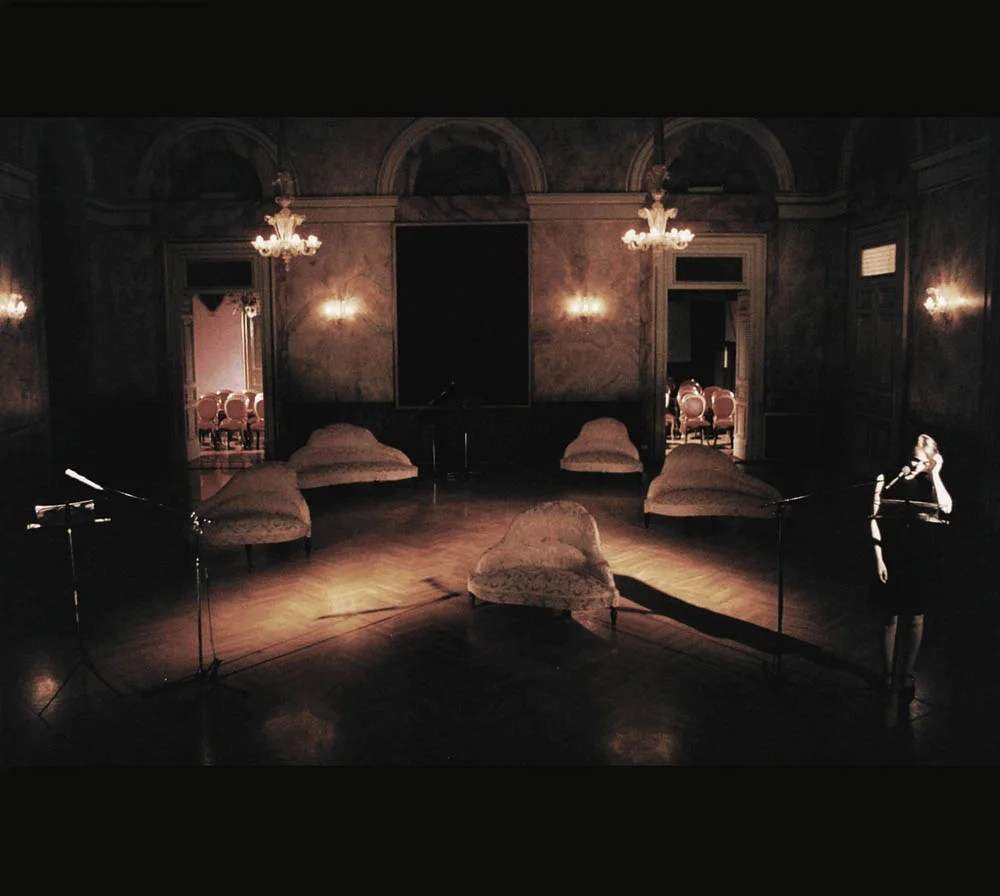 Daria Deflorian in Acuta di conoscenza, amara di nostalgia , Flavio Vespasiano theatre, Rieti, Italy, 1993 (ph. Gatd)