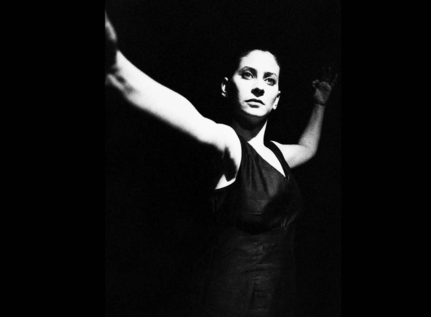 Irene Coticchio in Folgore lenta ( Slow Flash ), 1997 (ph. Udo Leitner)