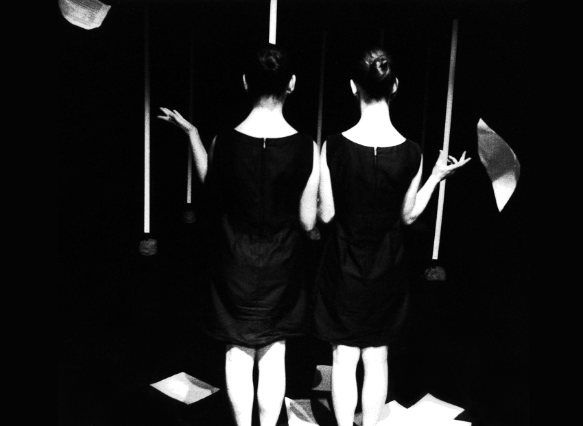 Irene Coticchio and Barbara de Luzenberger in Folgore lenta ( Slow Flash ), 1997 (ph. Udo Leitner)