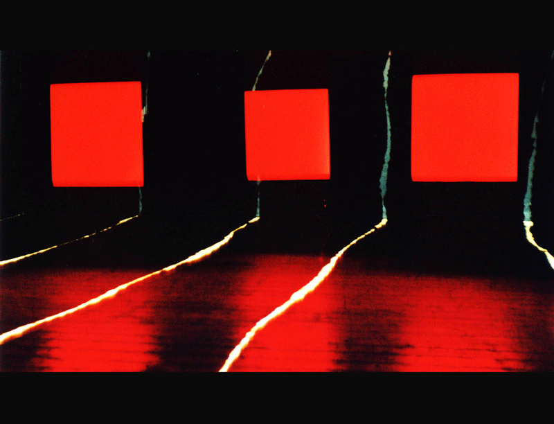 Magnetico , light performance realised by Crisafulli's students at the Academy of Fine Arts in Florence, 2004 (ph. Milka Panayotova)