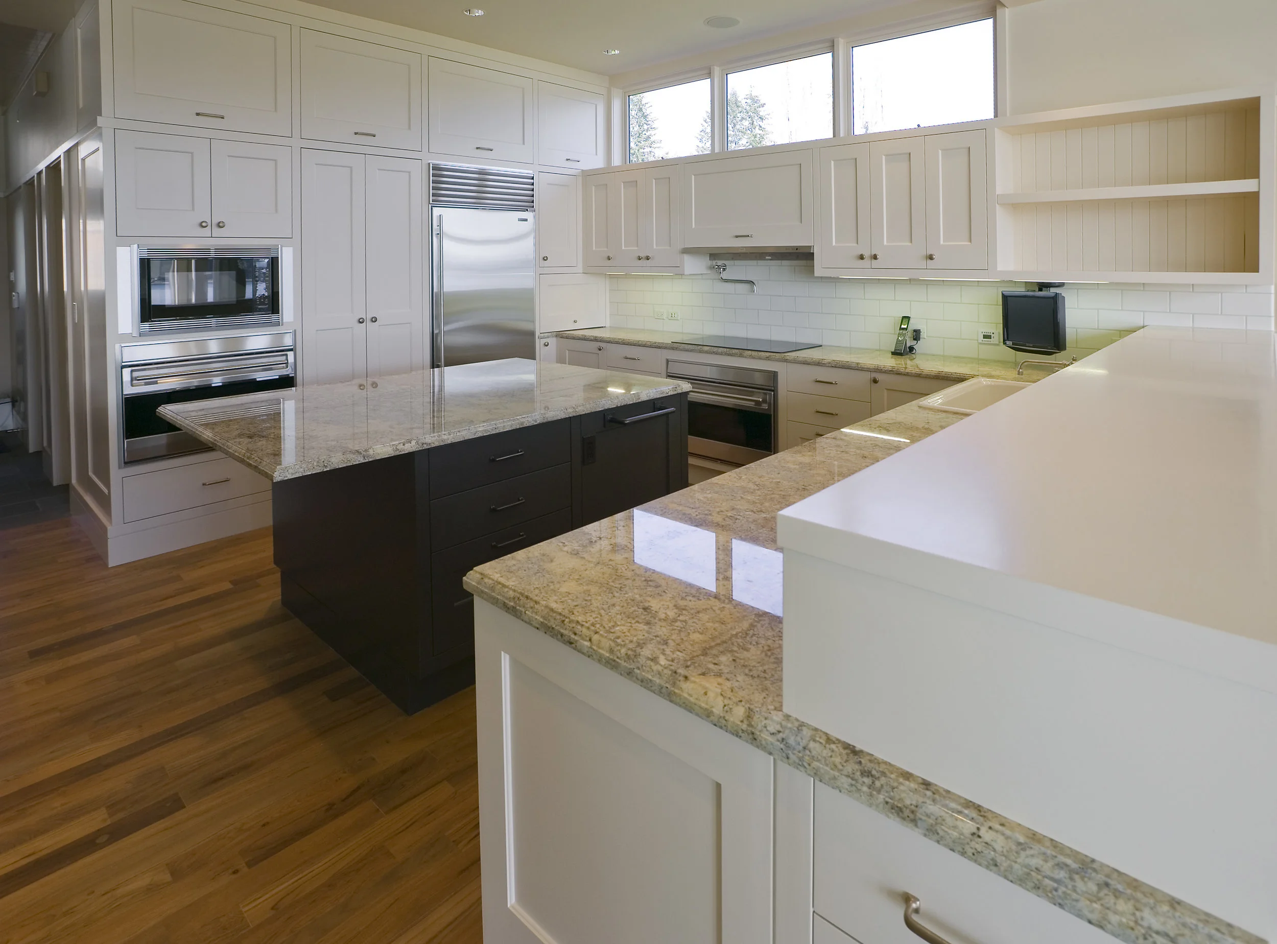 PointWhite 01.jpg
