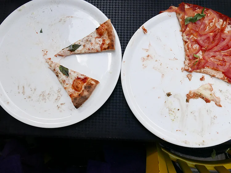 Esperando y comiendo las pizzas de los demás pizzaiolos