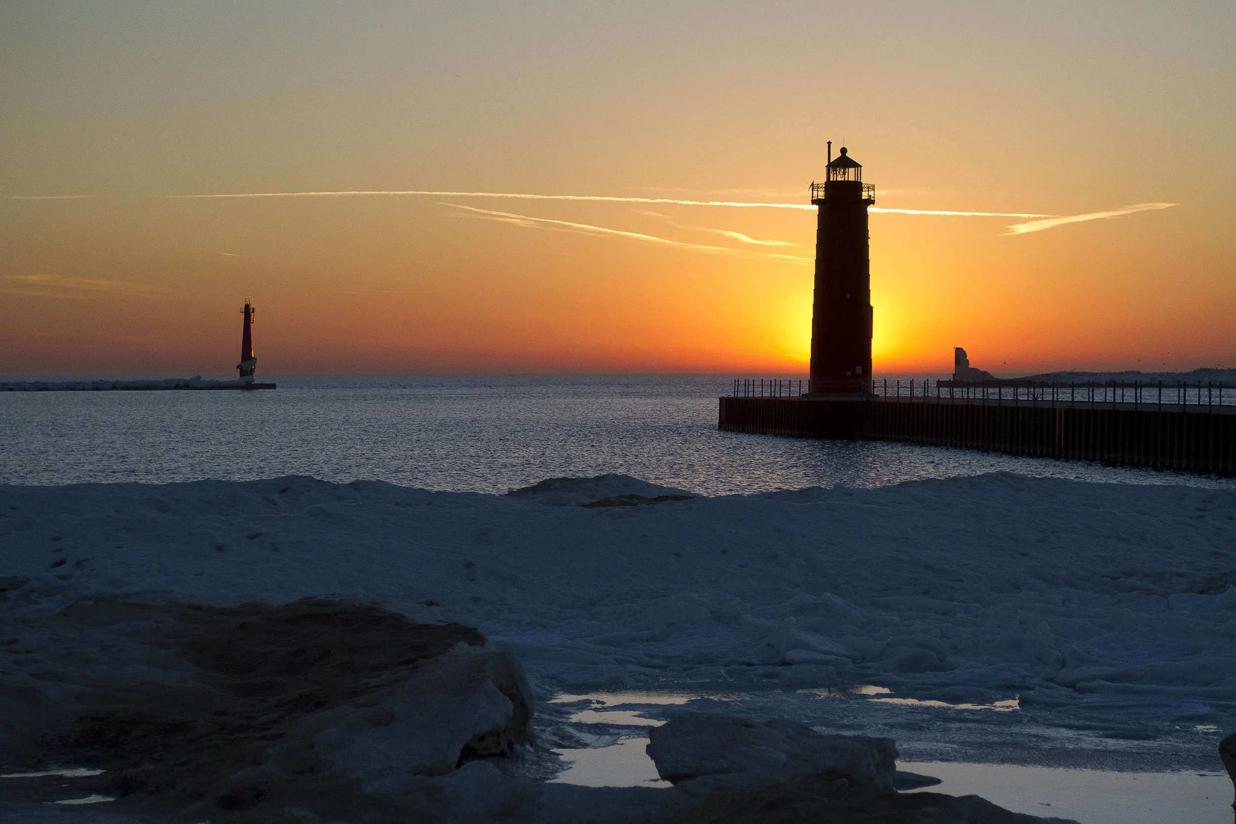 MuskegonLightInWinter_8x12.jpg