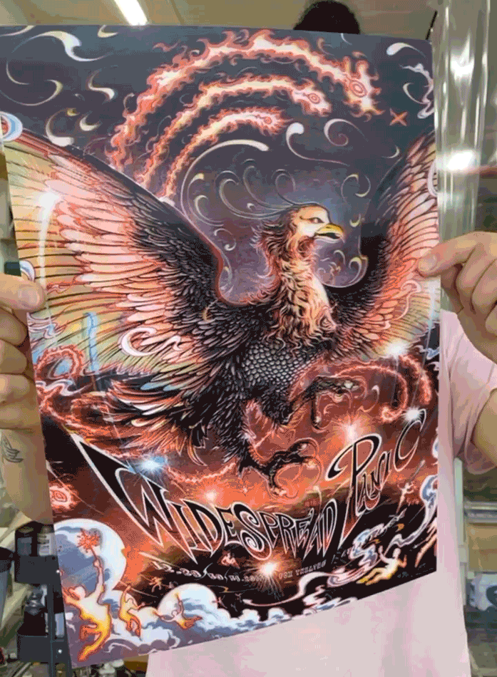 Gigposter-Widespread_Panic-NYE-Lenticular-Holding-950px.gif