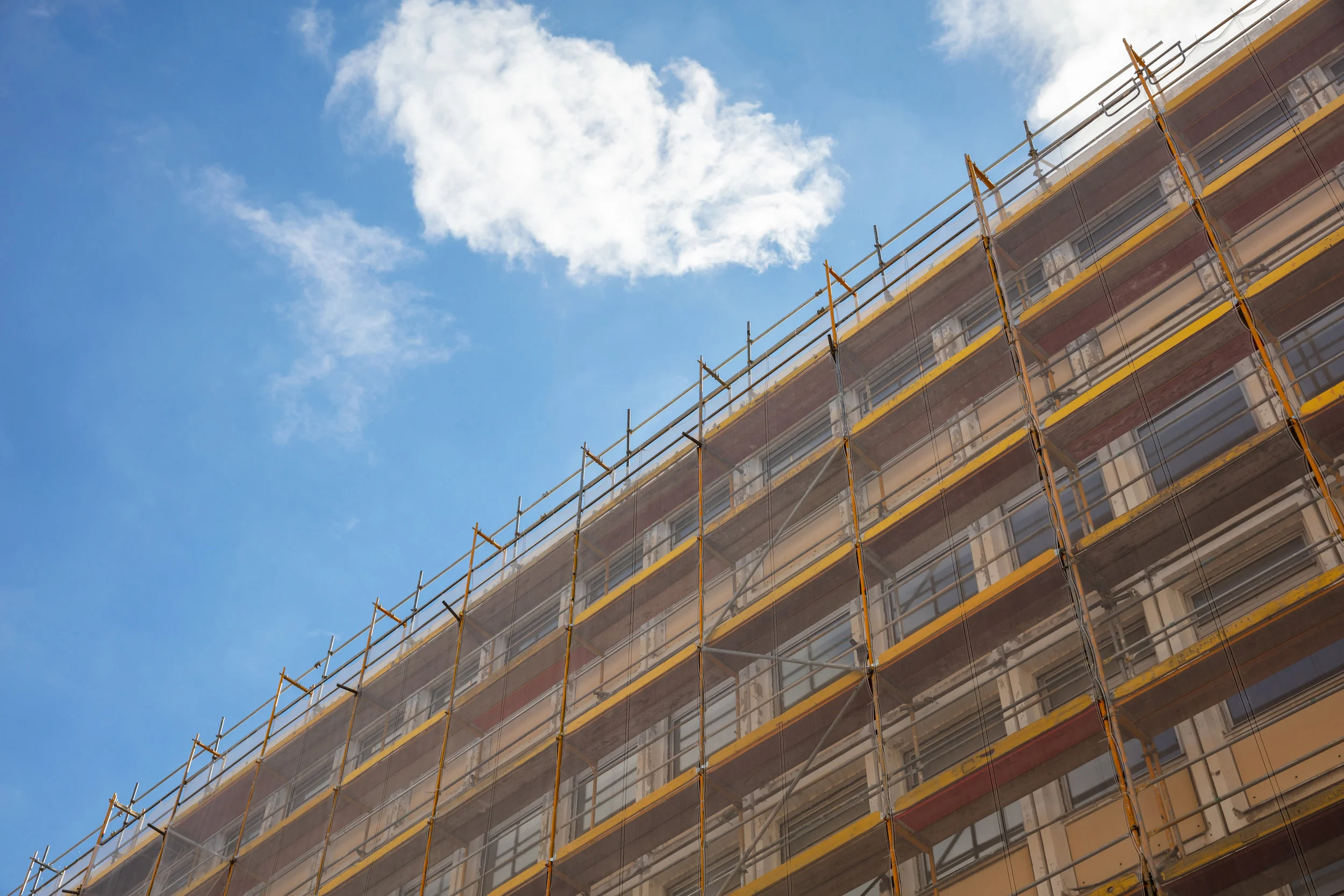 building-construction-with-scaffolding-blue-sky-B57P8X4.jpg