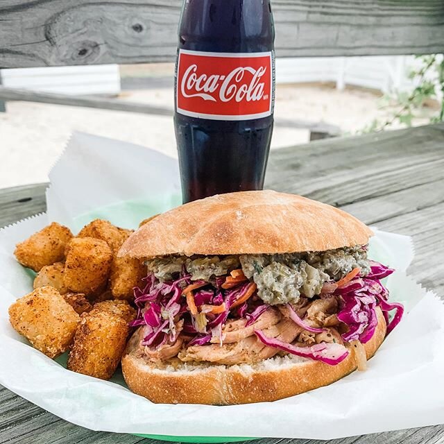 🚨Another non-taco special!🚨Today we have a marinated chicken torta topped with a charred leek slaw and a creamy chipotle salsa verde! Try it with a side of taco tots or some salsa verde and chips!