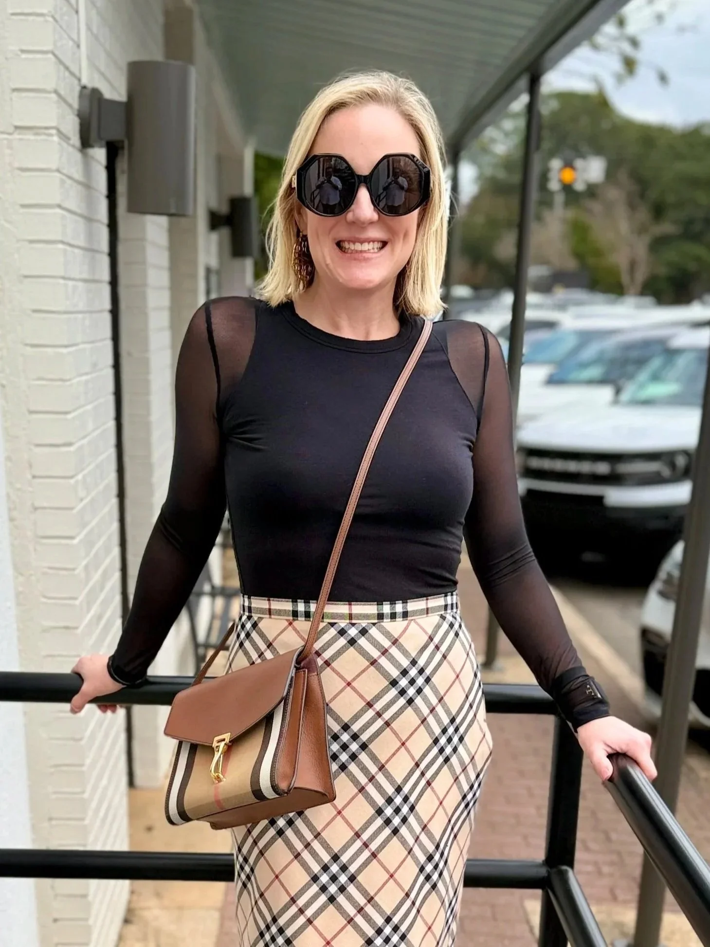 CAROLINE KNOWLES - OWNER