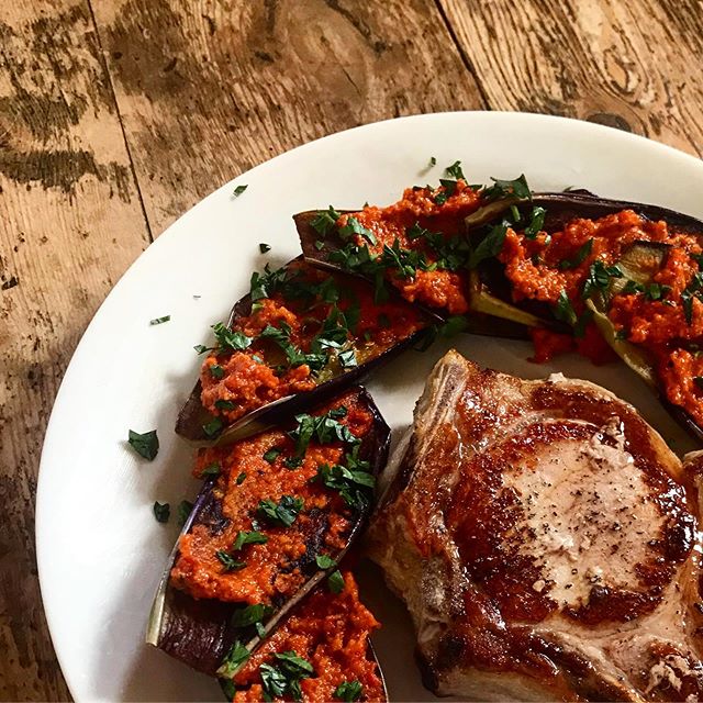 A Lucas Salazar pork chop production, along side sliced and fried eggplant layered with my own Romesco sauce. Outrageous dinner. The eggplant was tasty enough alone to be a sovereign meal! .
.
.
#eatlocalmeat #knowyourfarmer #romescosauce #roastedpep