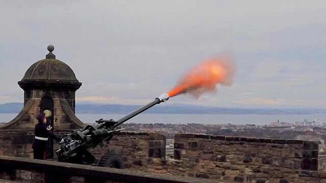 Everyday, except Sunday, the City of Edinburgh reverberates to the sound of the One o&rsquo;Clock gun