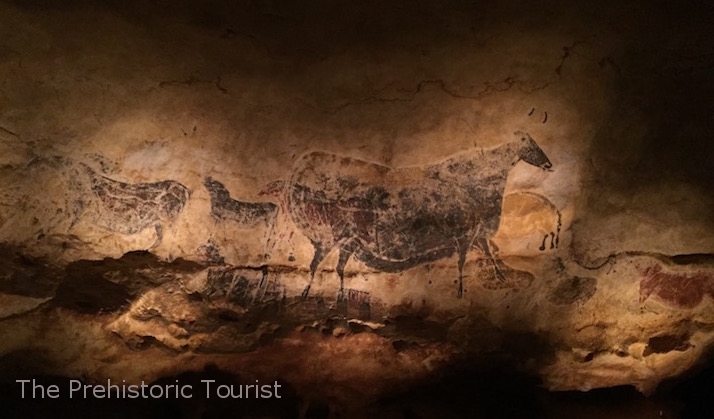 Reproduction of the panel of the Great Black Cow of Lascaux at Le Thot park
