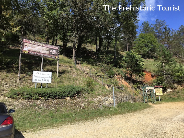 Parking for Bara Bahau cave. The entrance is on the hill above.