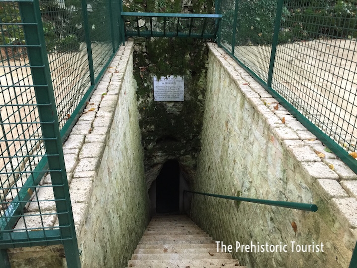 The entrance to Villars cave