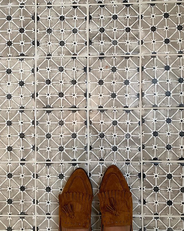 Master Bathrooms don’t have to be huge to be special. By selecting the right materials you can make any space beautiful! More photos of this space coming soon. ⭐️ #tabarkatile #handpainted #terracotta #tile #custom #design #bathroom #renovation #floor #interiordesign #westchester #home #interiors