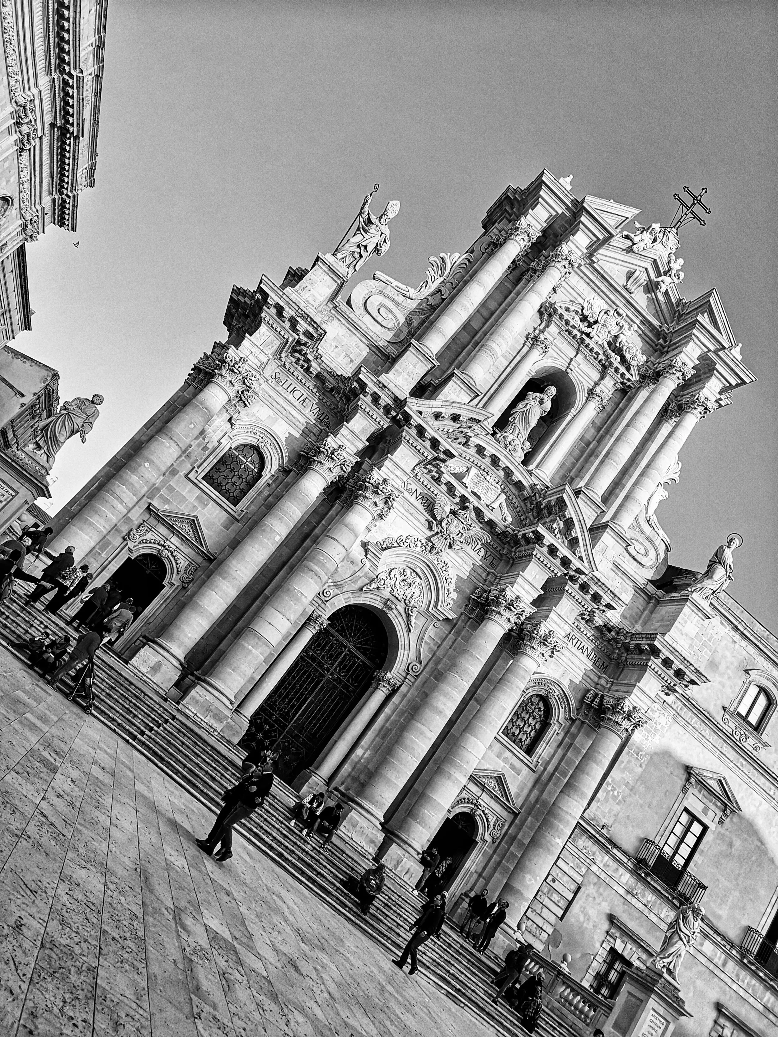 There is so much dynamic range in the main sensor that converting to black and white is probably as good as using the dedicated sensor