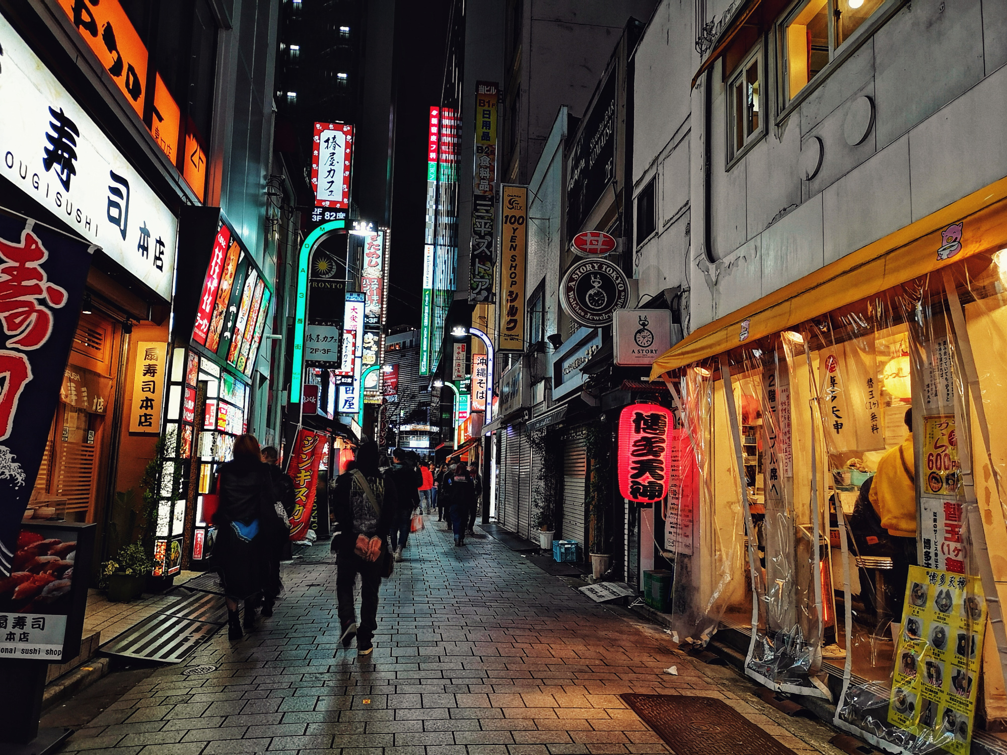  Shinjuku, Tokyo. Huawei P20 Pro Night Mode 