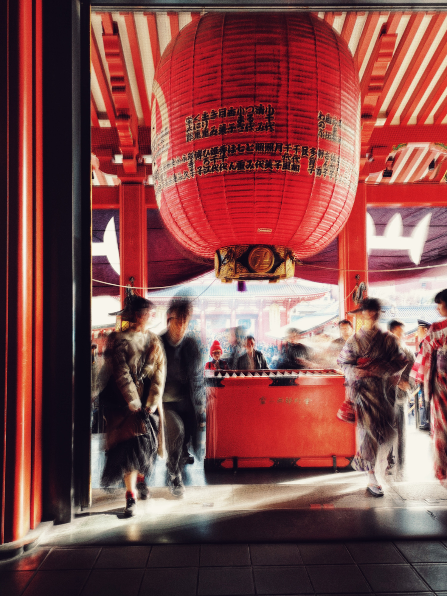  Worshippers at Senso-Ji, Tokyo. P20 Pro Light Painting mode 