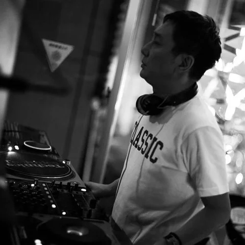 GUEST SELECTOR : Toshiyuki GotoOPEN : 18:00 START : 21:00 CLOSE : 4:00SELECTOR : Toshiyuki GotoGINZA MUSIC BARの提唱する"遊びを知り尽くした大人のための木曜日"第一木曜日を担当するのは90年代よりNYCでDJとしての経験を積み制作活動においても類い稀な才能を発揮し続ける日本クラブシーンのオリジネーターToshiyuki Goto氏。経験と才能に裏打ちされた選曲を余すとこなく堪能できる第…