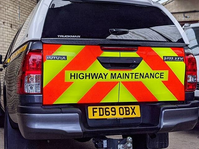 When you design, produce & install in-house last minute rush jobs are no problem 👌 #chevrons #chapter8 #highwaymaintenance #workvehicle #4x4 #pickup #toyota #hilux #izusu #dmax #safetymarkings #safetygraphics #healthandsafety #hiviz #reflective
