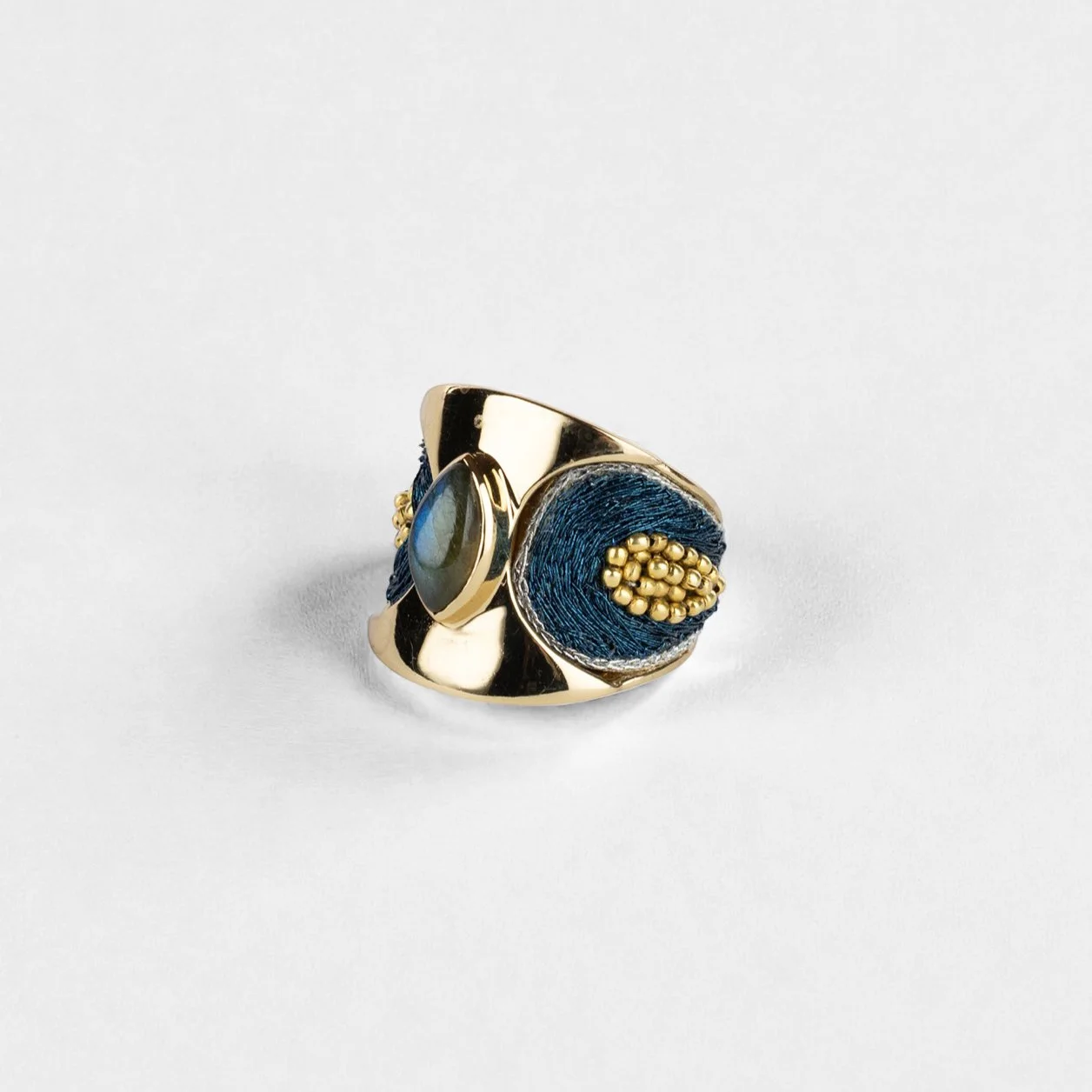 BRA RING IN DEEP SEA