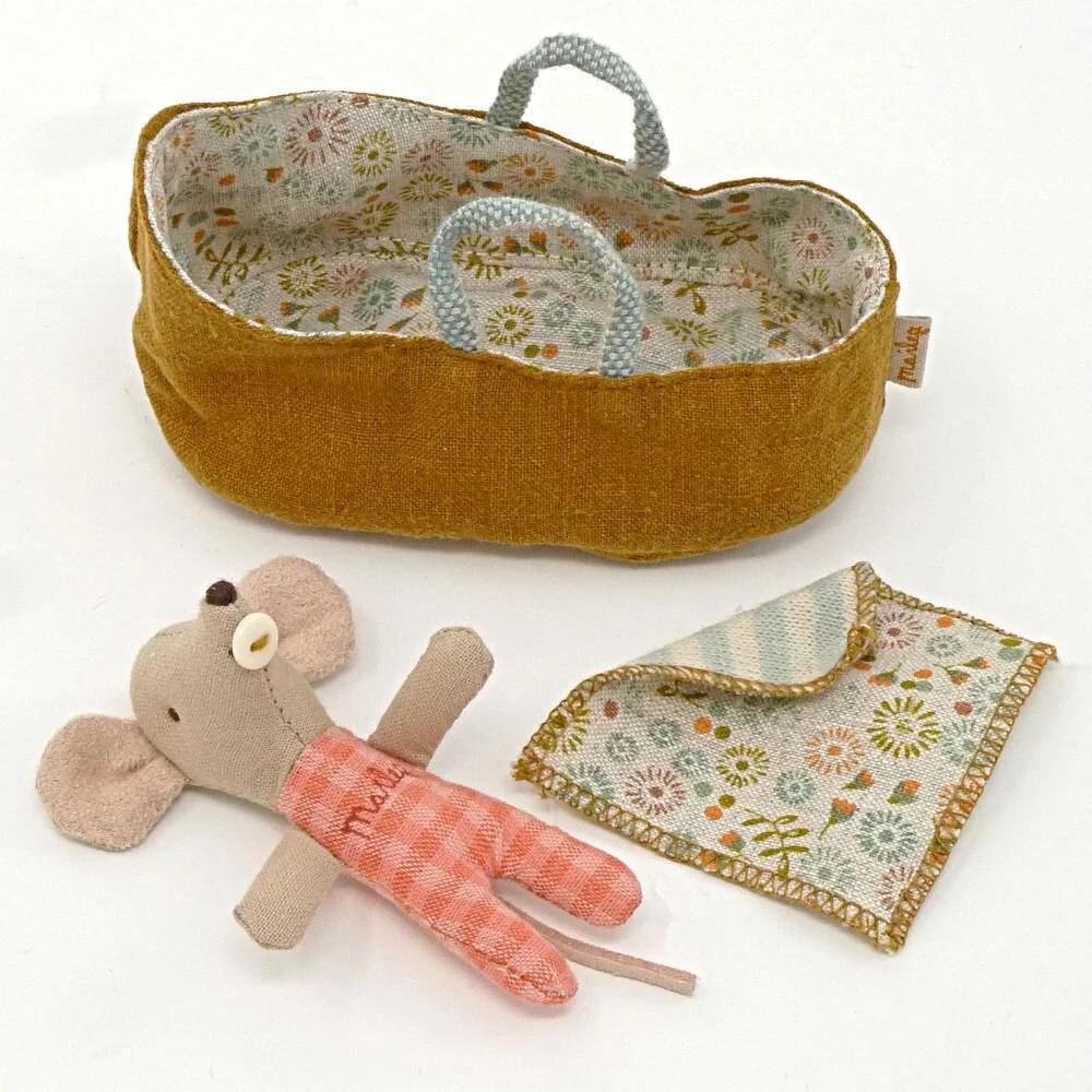 maileg baby mouse in carrycot