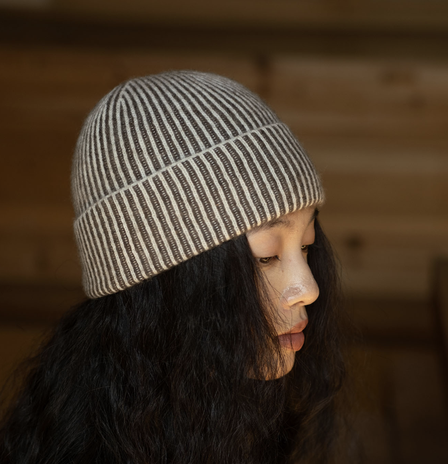SEAFARER CASHMERE RIBBED BEANIE - BROWN
