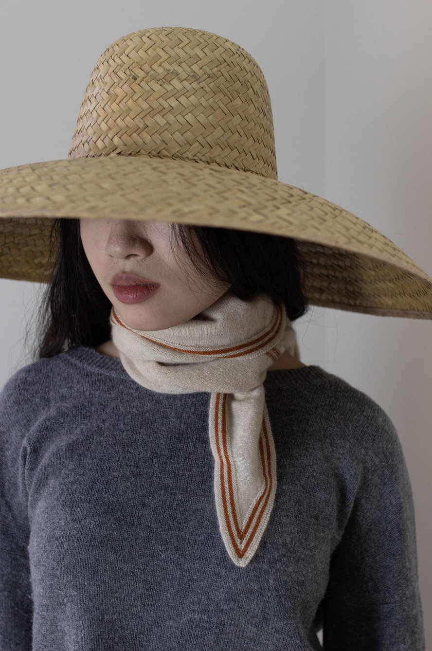 BRONTE SPINDLE-SHAPED KNITTED CASHMERE SCARF - WHITE