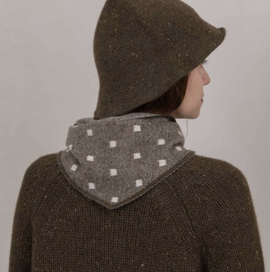 MIA TRIANGLE CASHMERE NECKERCHIEF GREEN