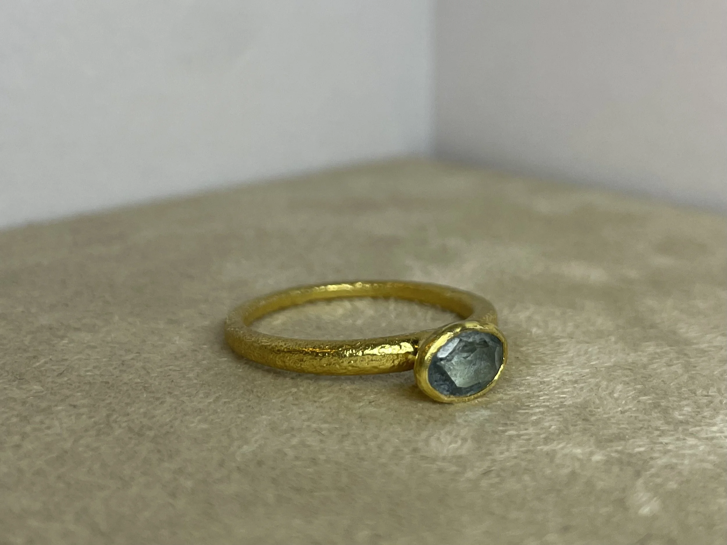 Single stone ring