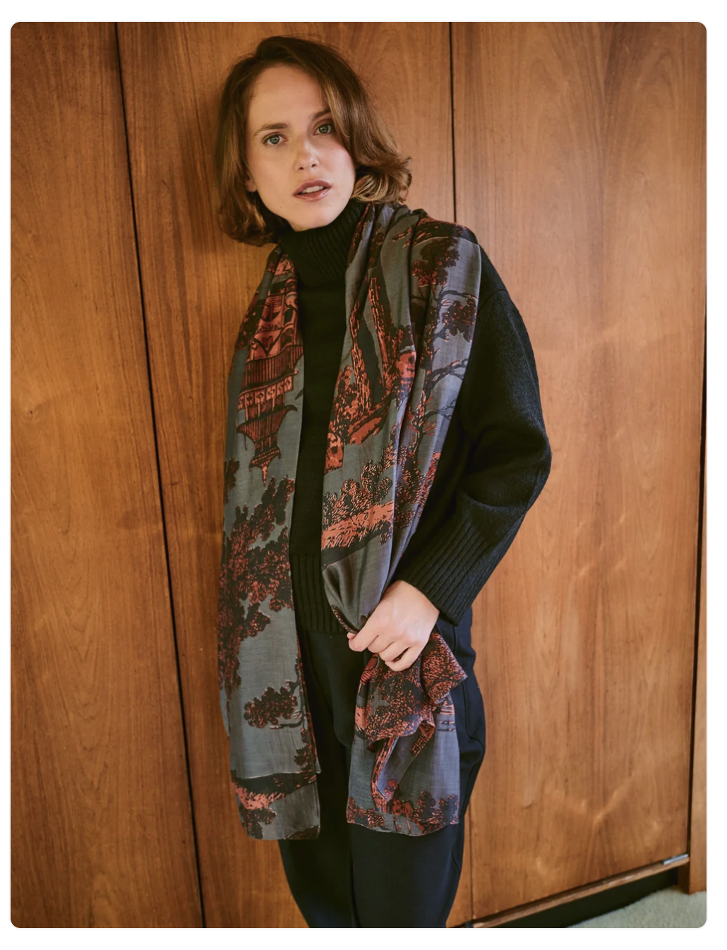 PAGODA PEWTER SCARF