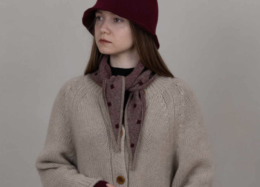 MIA TRIANGLE CASHMERE NECKERCHIEF CLARET