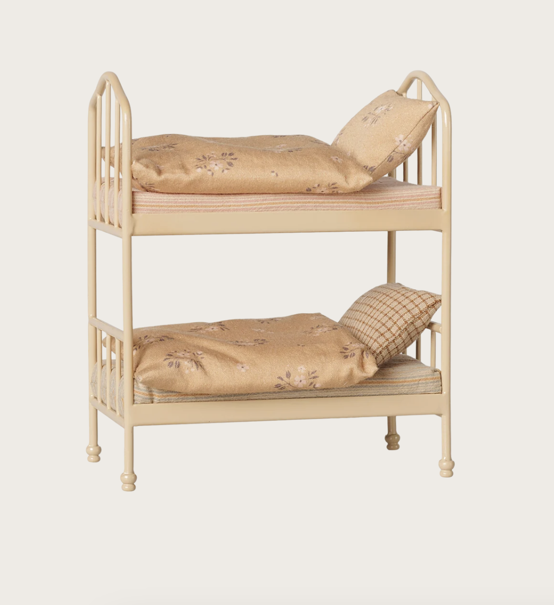 Bunk bed for mouse