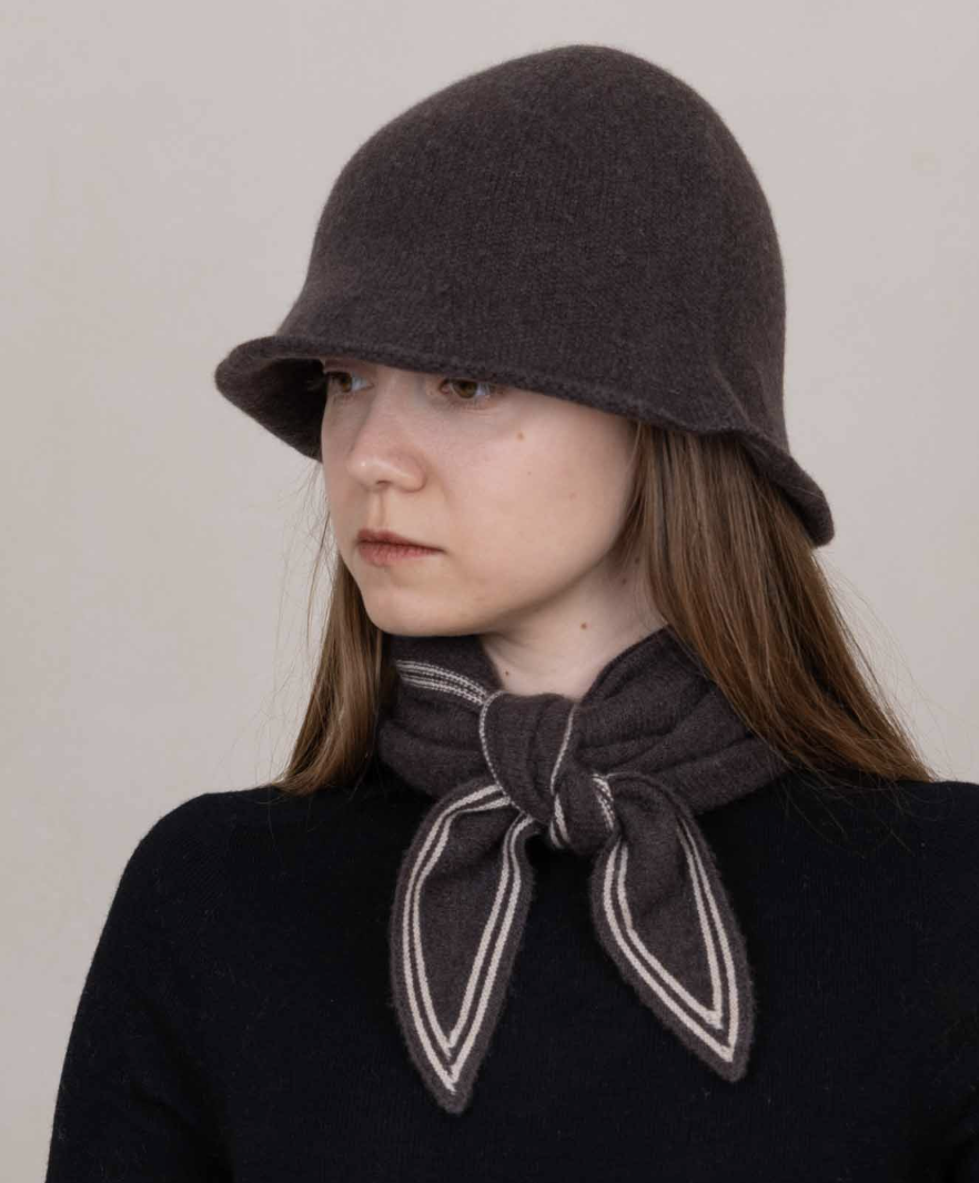 BRONTE SPINDLE-SHAPED KNITTED CASHMERE SCARF - CACAO