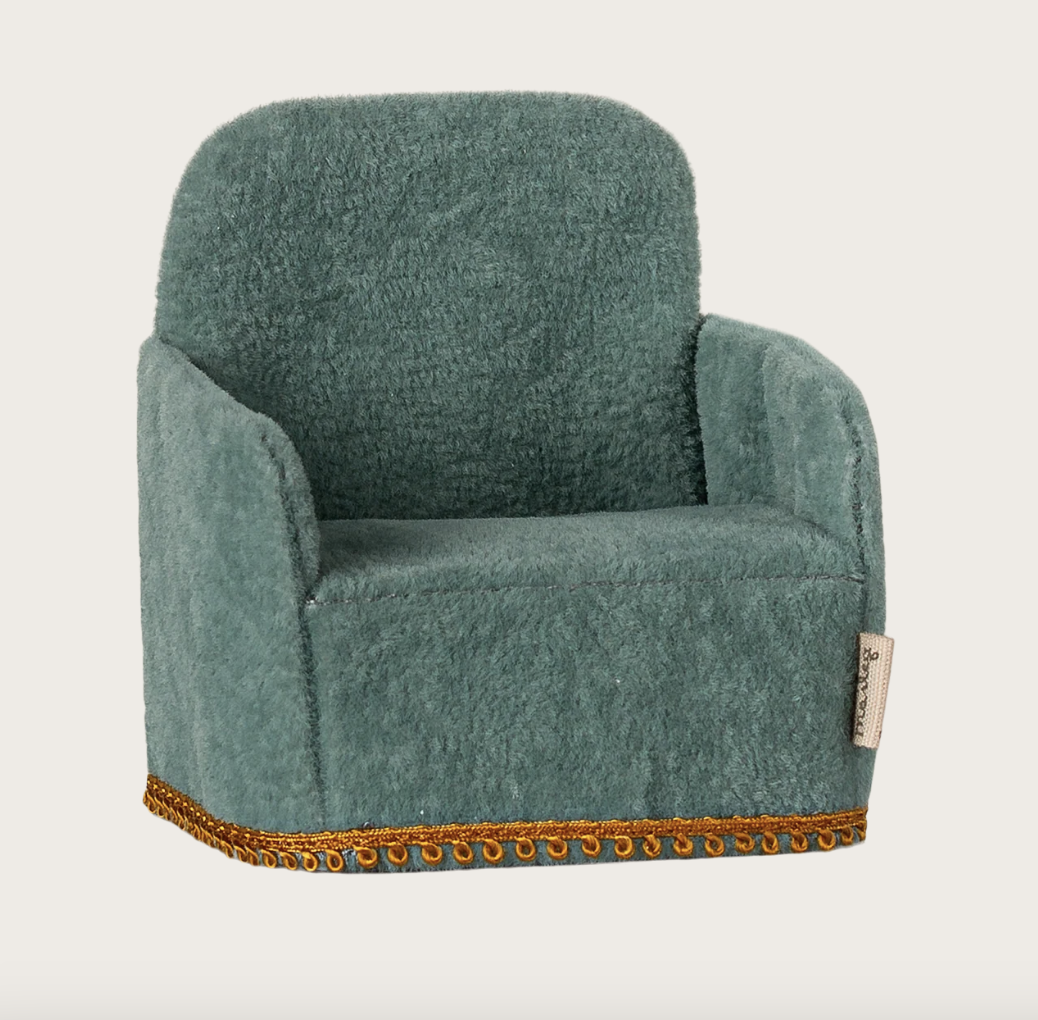 Folding chair for mouse