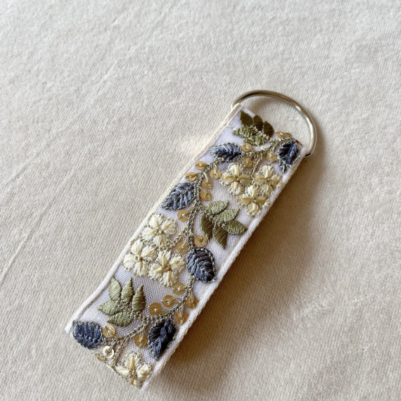 FLORAL FABRIC KEY CHAIN FROST BLUE