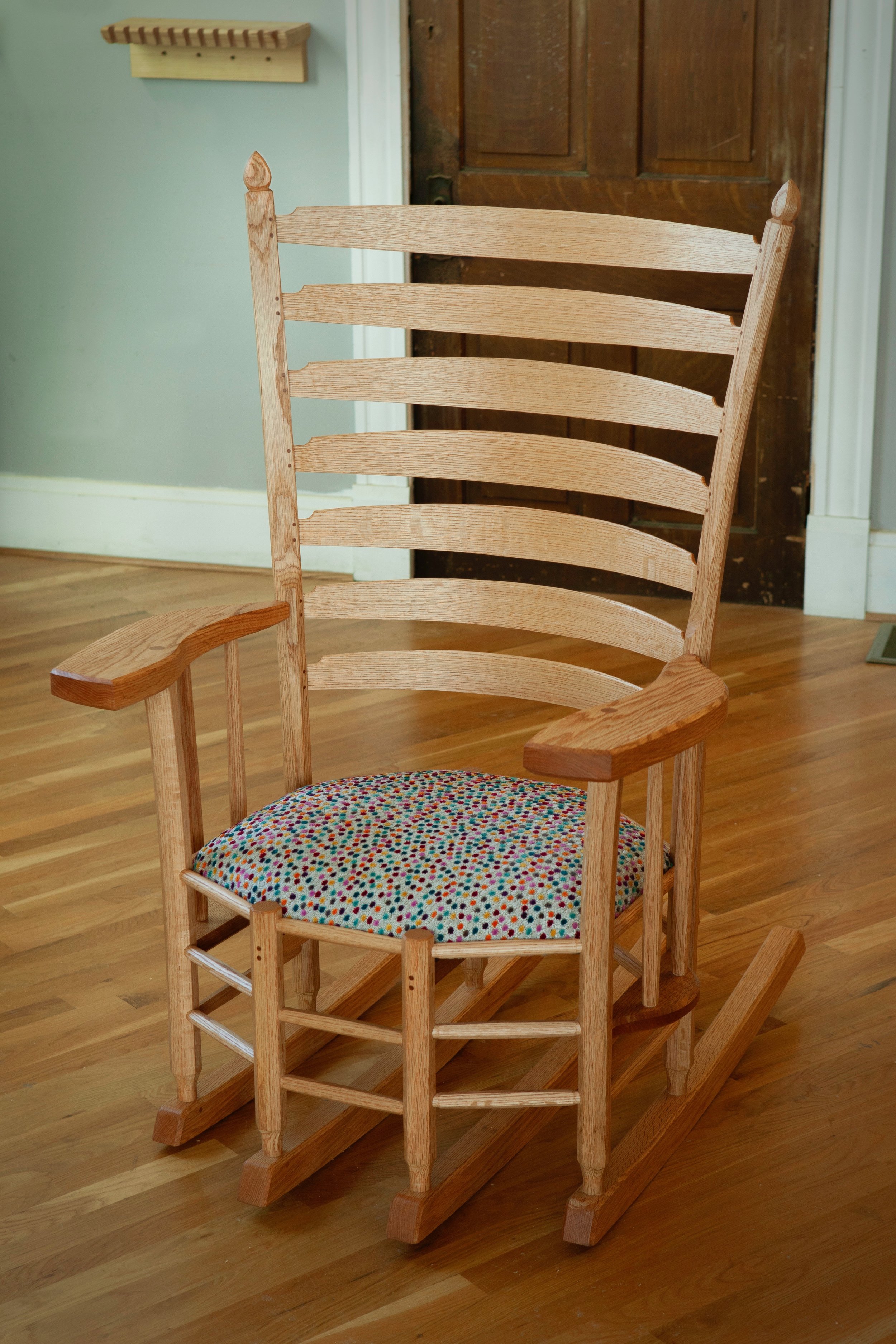 This chair is an homage and design/build study of the famous rocking chairs made by Eastern Kentucky chairmaker Chester Cornett.