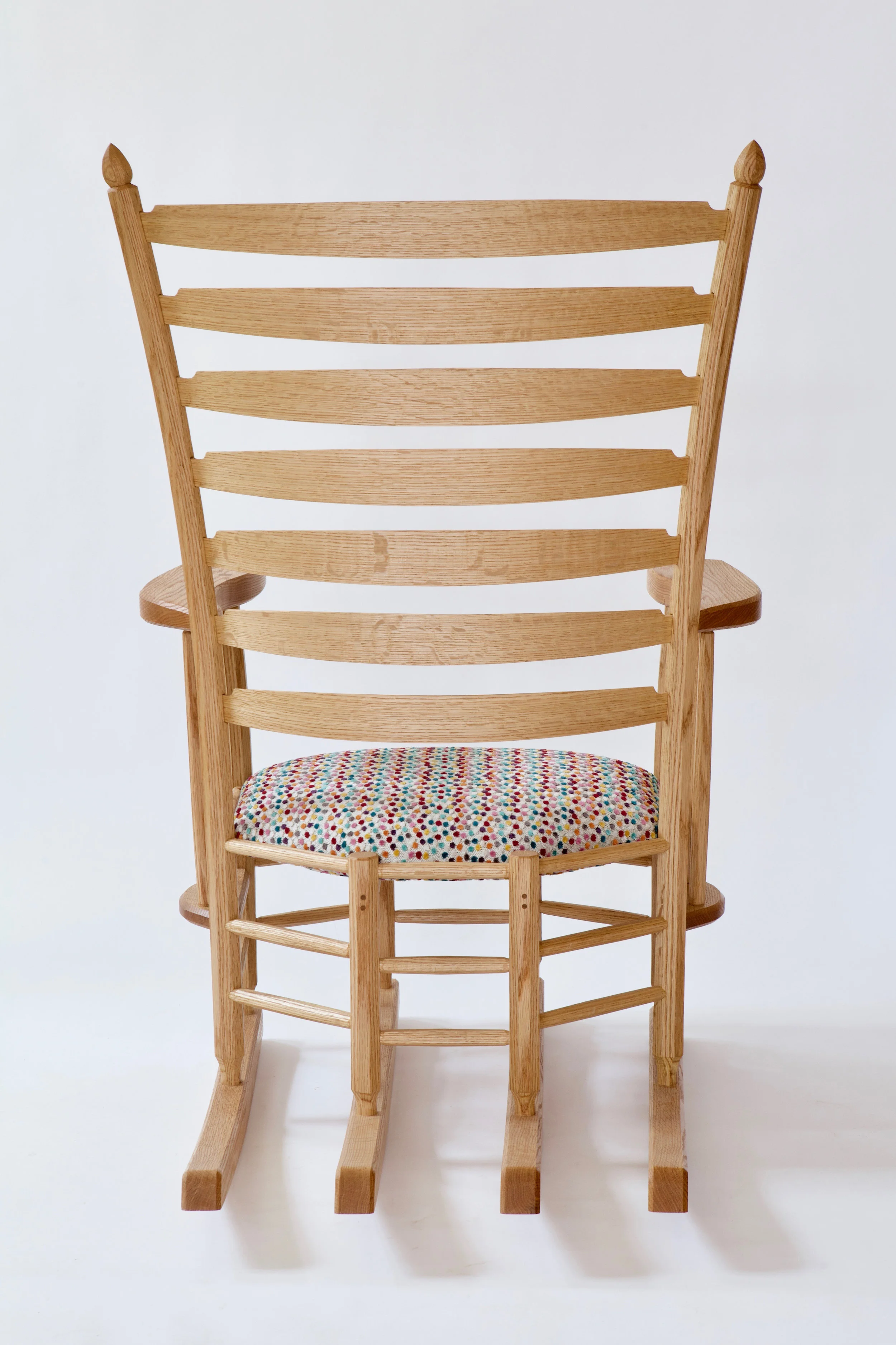  The chair’s wood was split and dried from a log of black oak, constructed using a greenwoodworking technique, with superdried rungs and air-dried posts. The only sawn elements are the rockers and arms, which were sawn from 8/4 red oak. 